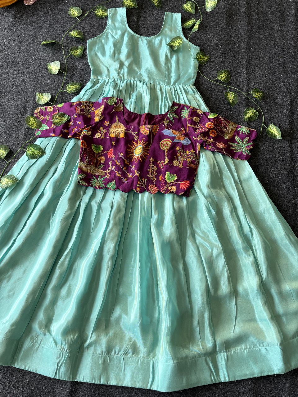 🌸 Royal Aura Grace – Designer Gown with Coat Set 🌸