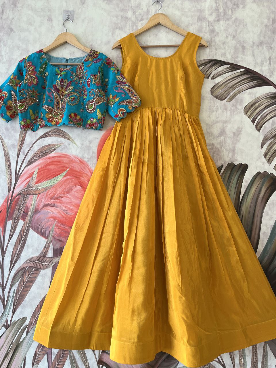 🌸 Royal Aura Grace – Designer Gown with Coat Set 🌸