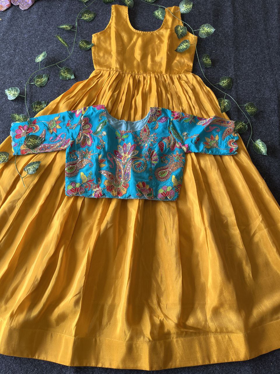 🌸 Royal Aura Grace – Designer Gown with Coat Set 🌸