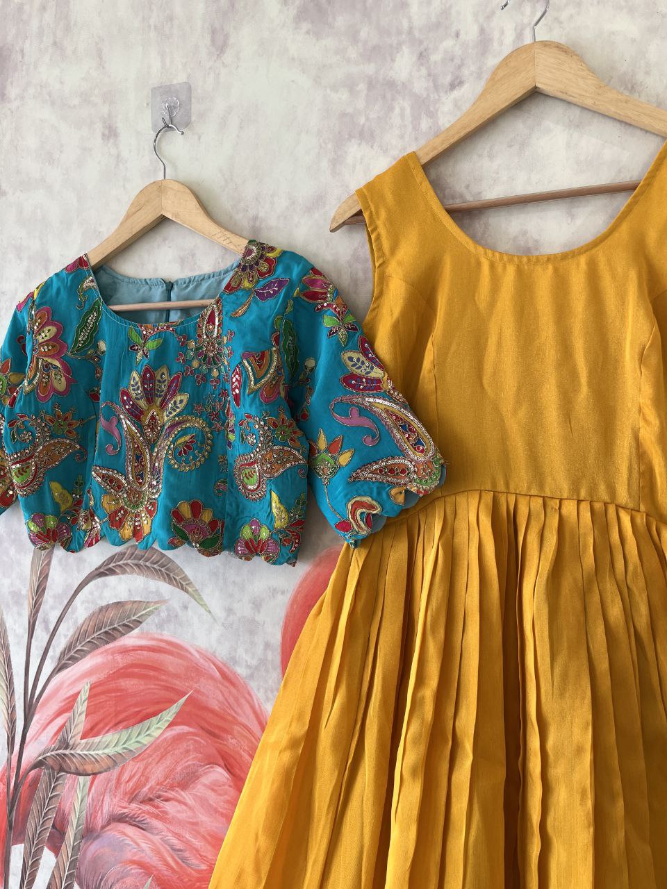 🌸 Royal Aura Grace – Designer Gown with Coat Set 🌸