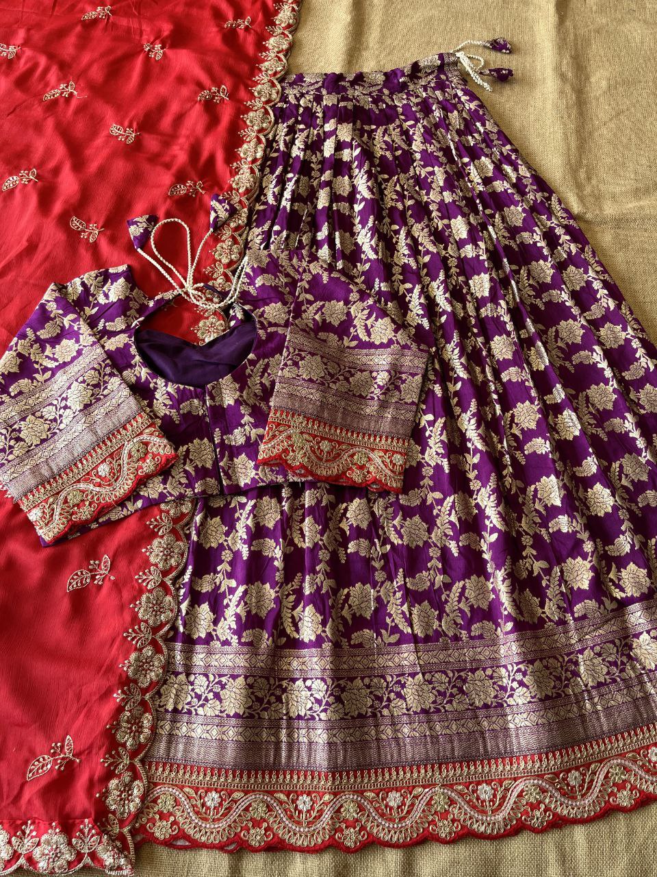 ✨ Zari Weave Elegance – Designer Lehenga Set ✨