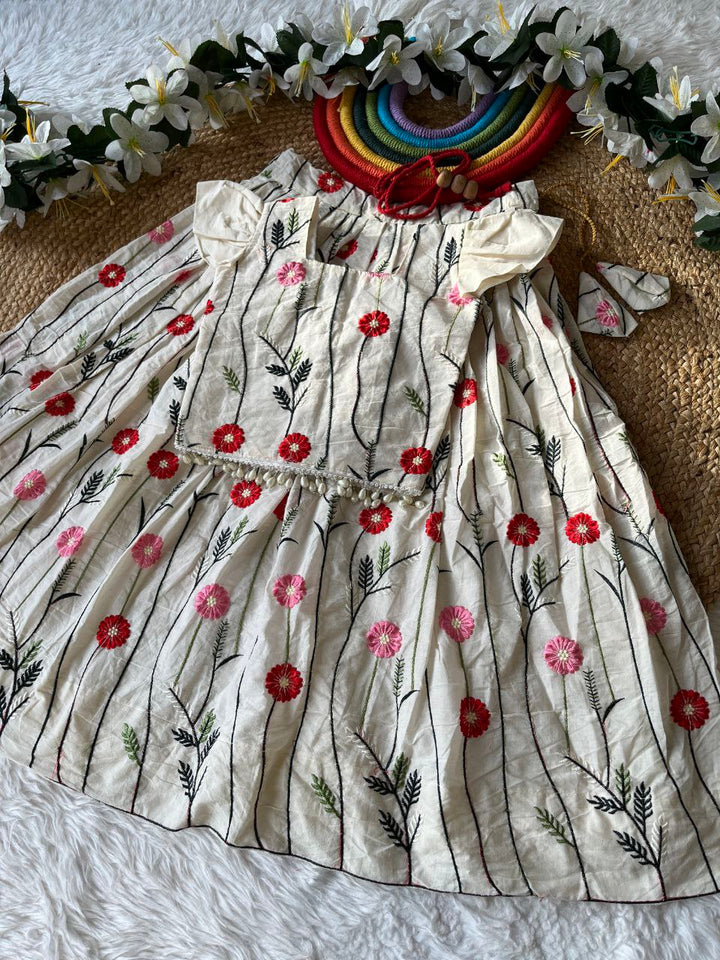 🌸 Floral Embroidery Trend – Kids Designer Lehenga Set 🌸