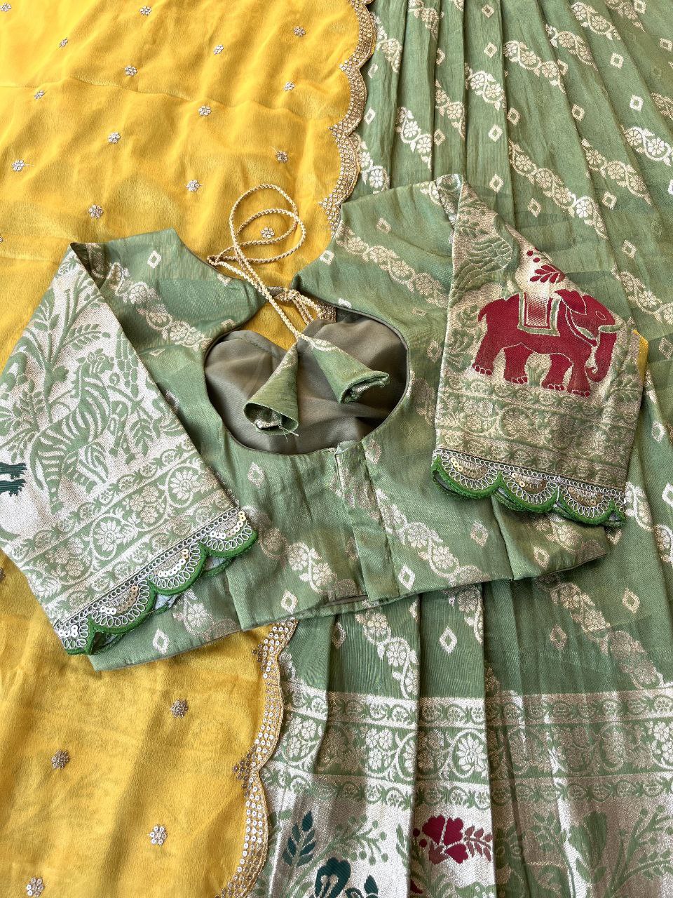 🌸 Fusion Heritage Charm – Designer Lehenga Set 🌸