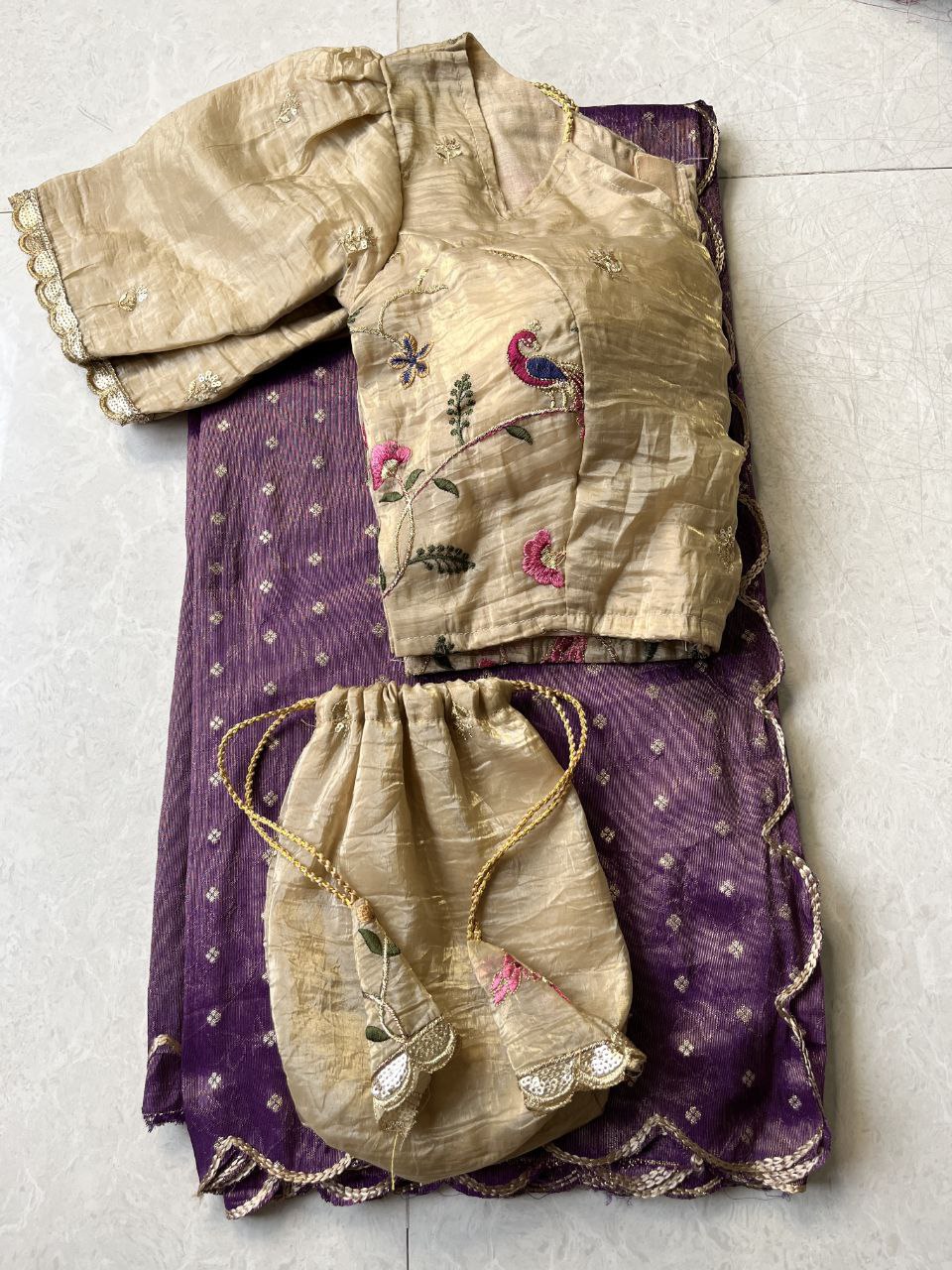 🌼 Peacock Boutique Elegance – Designer Saree Set with Batwa 🌸