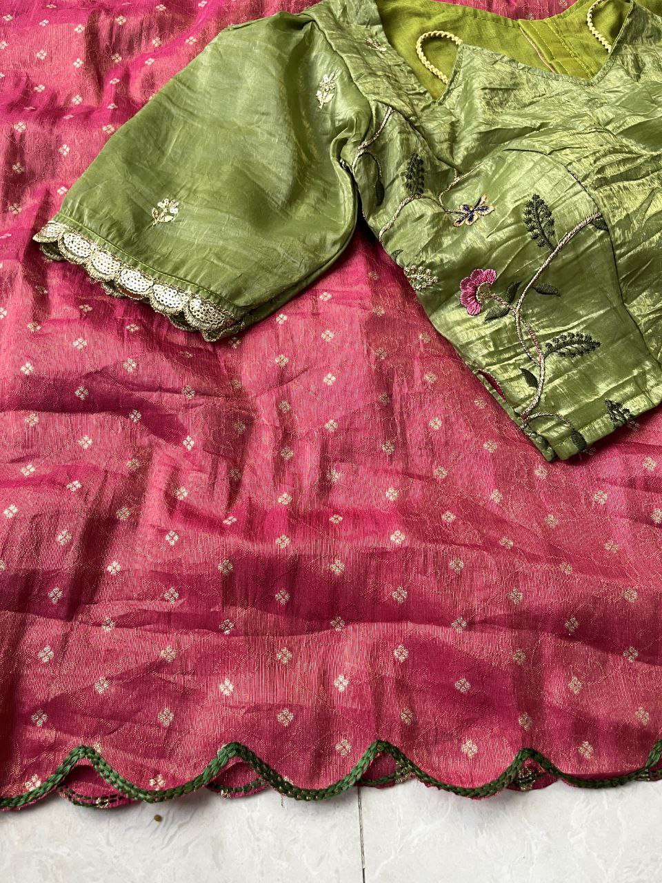 🌼 Peacock Boutique Elegance – Designer Saree Set with Batwa 🌸
