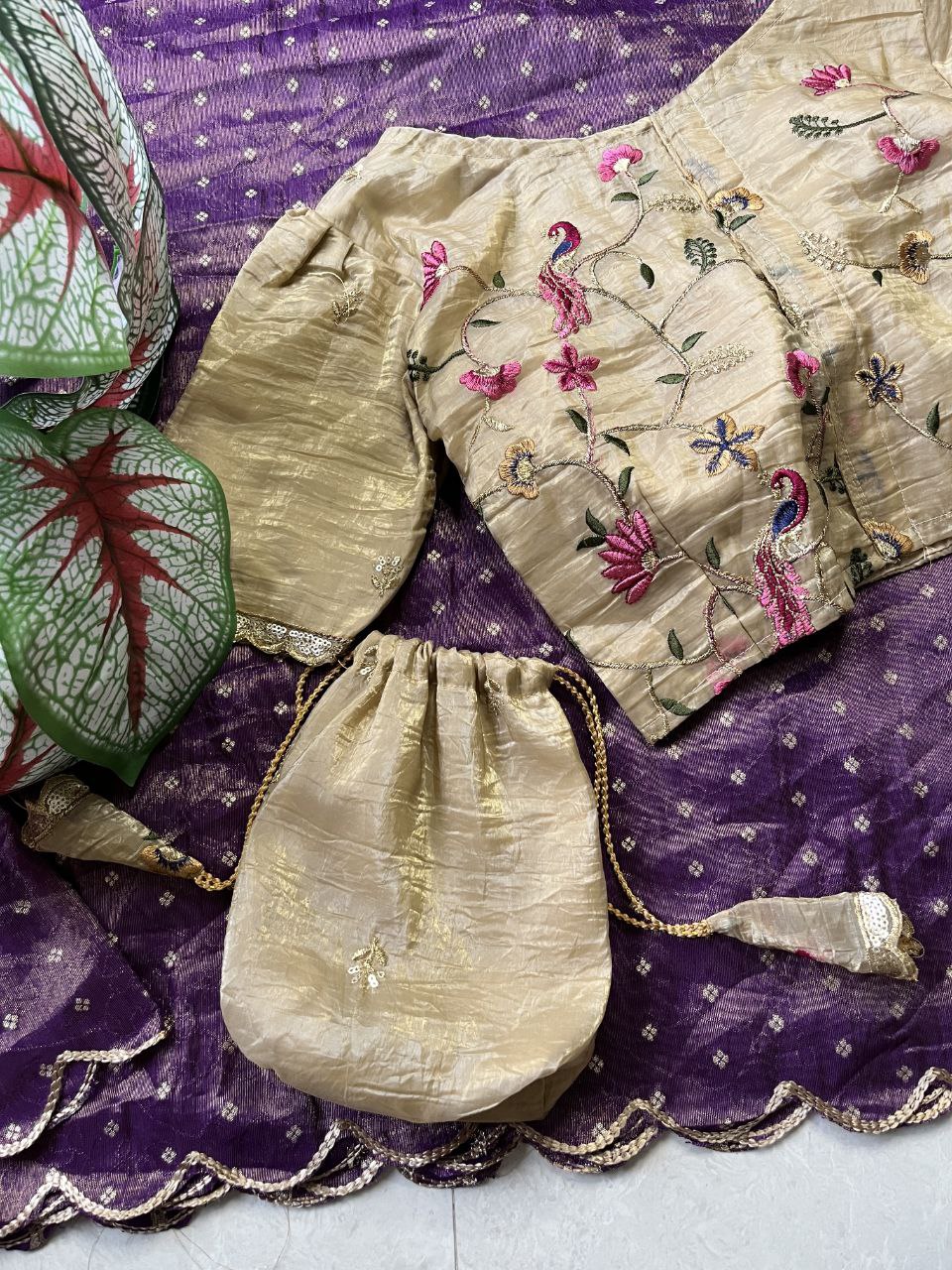 🌼 Peacock Boutique Elegance – Designer Saree Set with Batwa 🌸